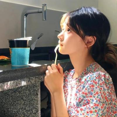 我以长枪饰红妆